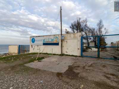 ...che ospita l�ingresso del lido Cral dell�Acquedotto pugliese...